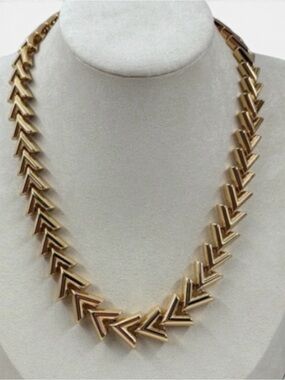 EUC- Louis Vuitton Go-14 Chevron Necklace Full Inclusion
